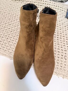 Women's Suede Pointed Toe Ankle Boots - Tan